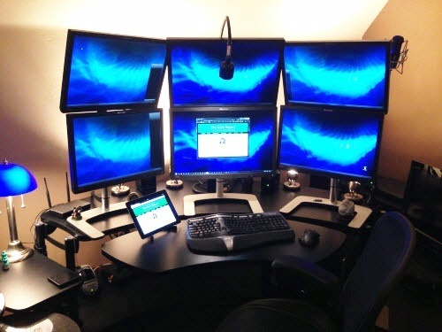 27 Incredible Trading Desk Photos